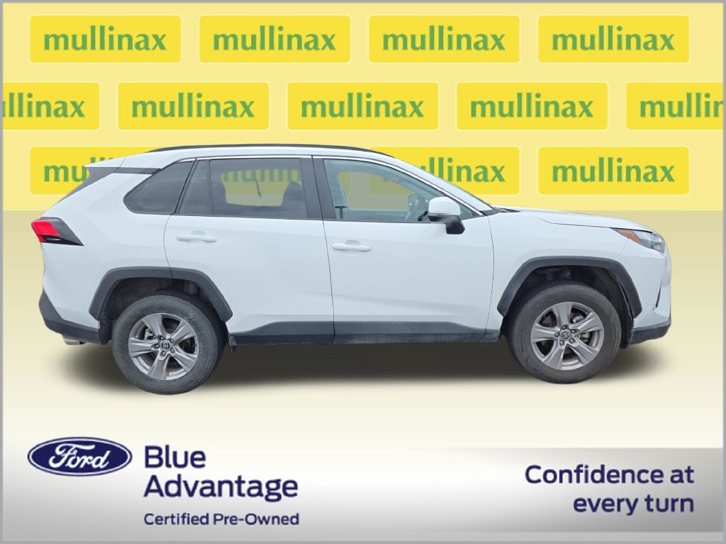 Used 2025 Toyota RAV4 XLE AWD/4WD image 2