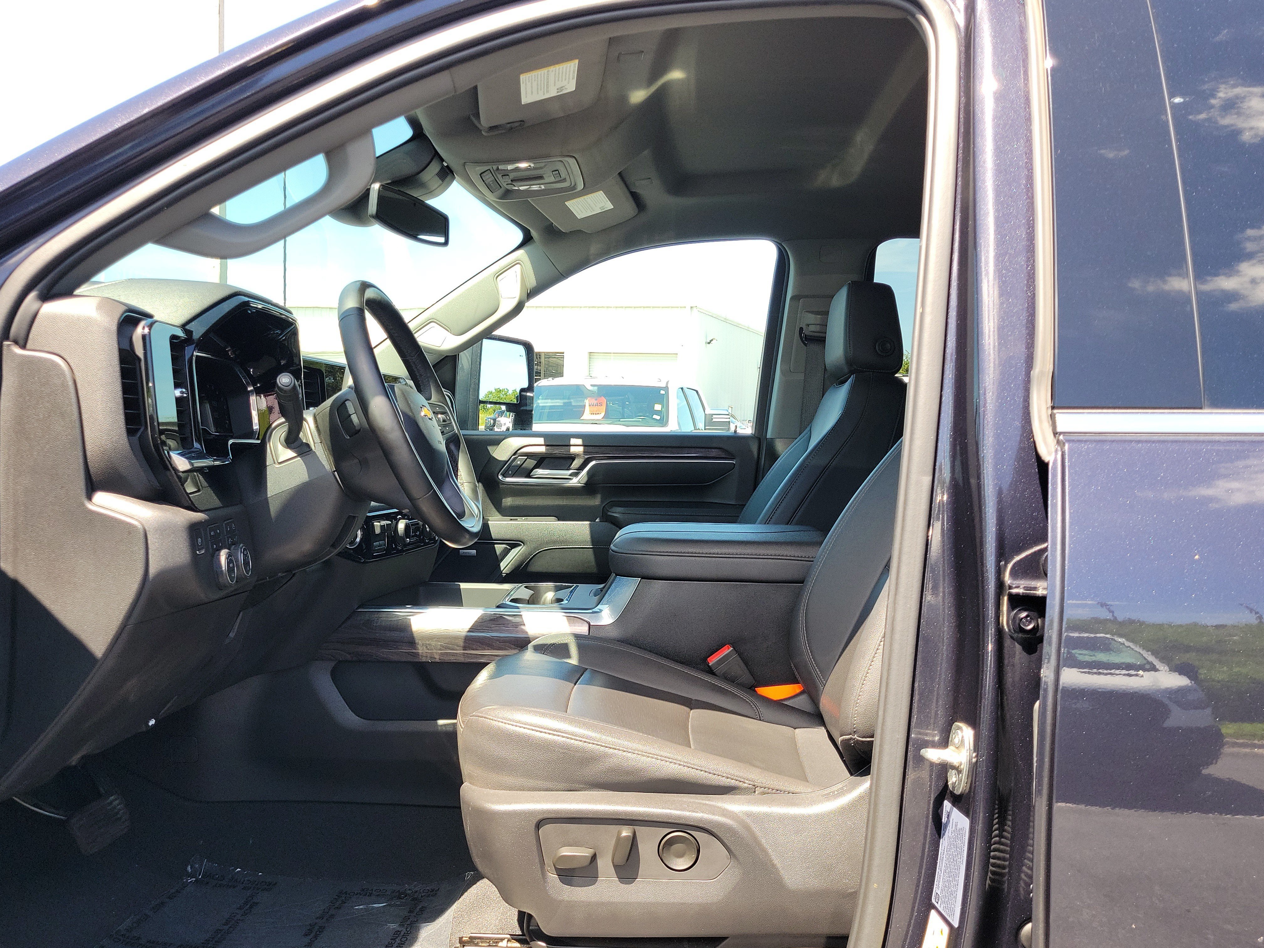 Used 2024 Chevrolet Silverado 2500 LTZ w/ LTZ Plus Package AWD/4WD image 21