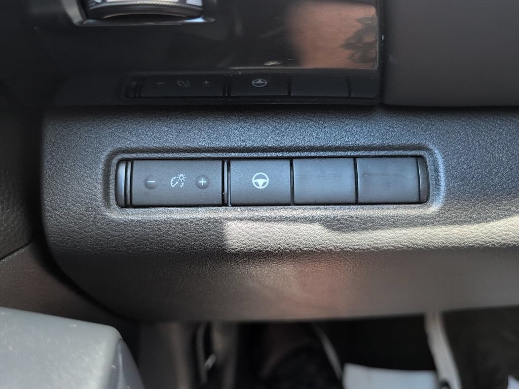 Used 2024 Nissan Pathfinder SV FWD image 25
