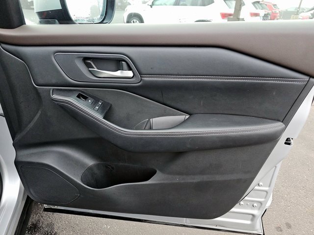 Used 2023 Nissan Rogue SV w/ SV Premium B Package image 19