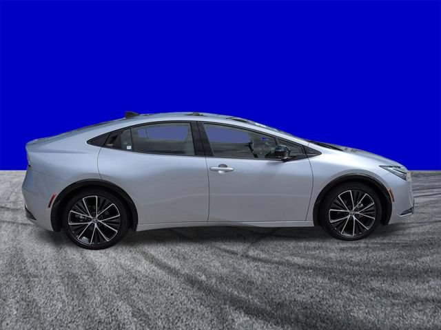 Used 2023 Toyota Prius XLE FWD image 3