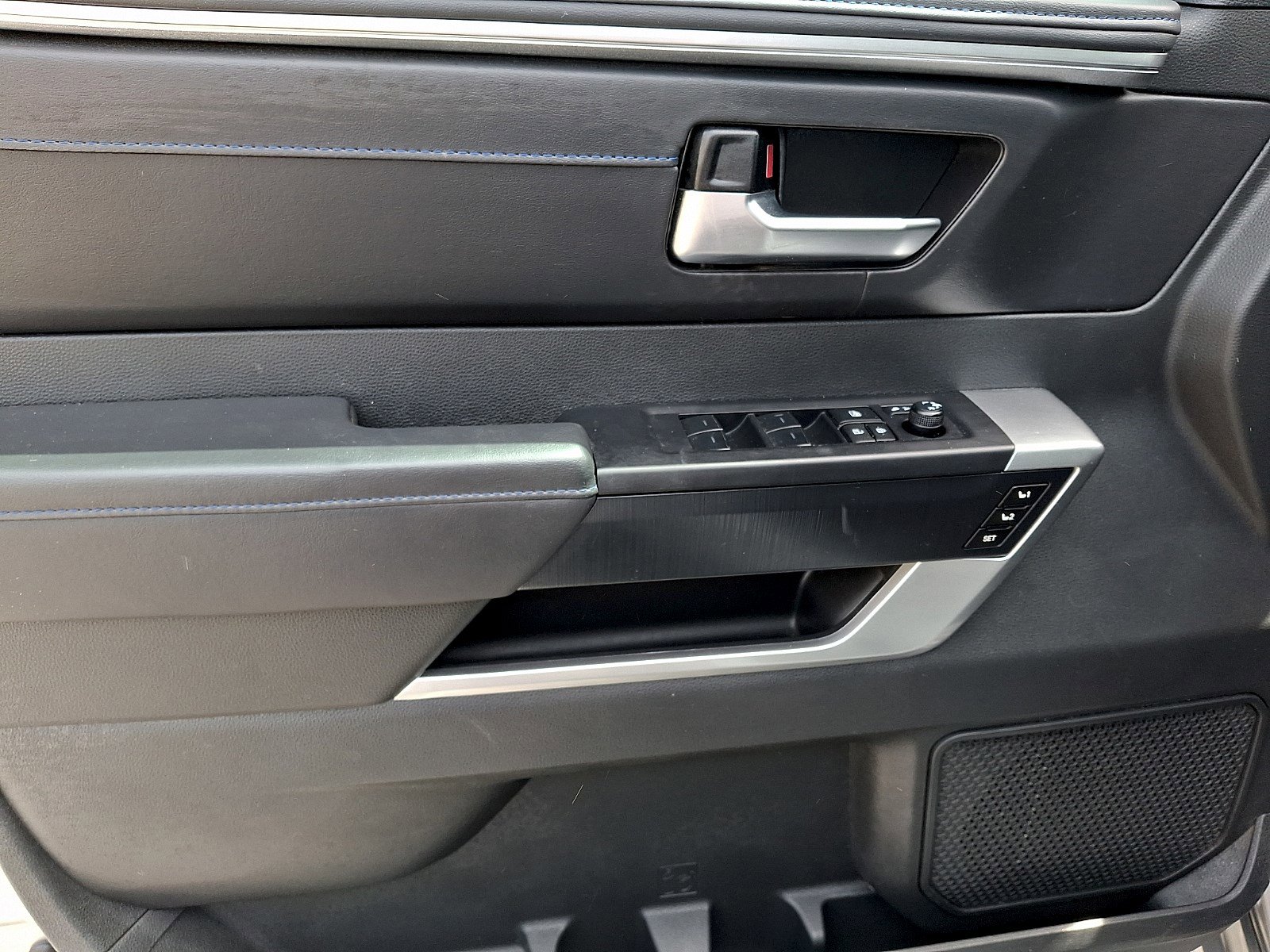 Used 2025 Toyota Tundra Platinum AWD/4WD image 12