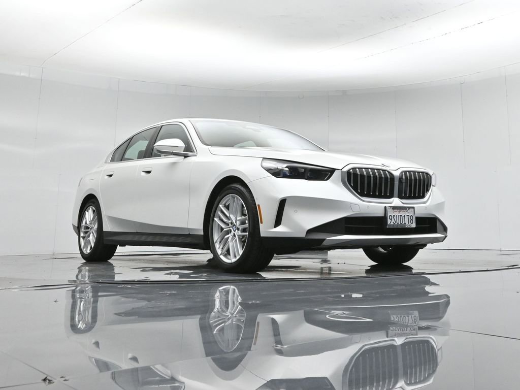 Used 2025 BMW 530i xDrive w/ Premium Package image 50