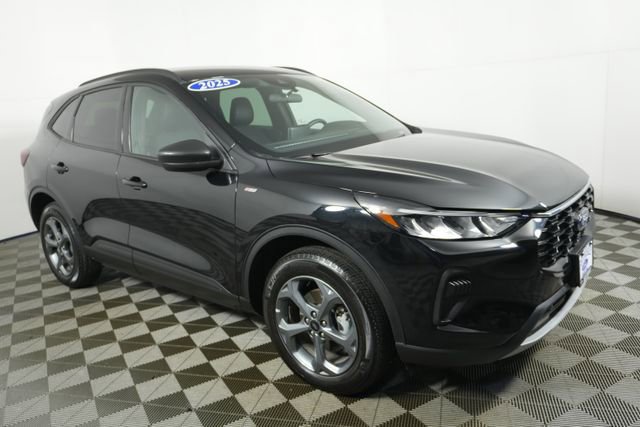 Certified 2025 Ford Escape ST-Line image 6