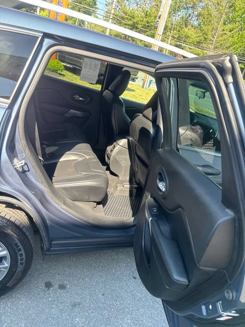 Used 2020 Jeep Cherokee Latitude Plus w/ Cold Weather Group AWD/4WD image 19