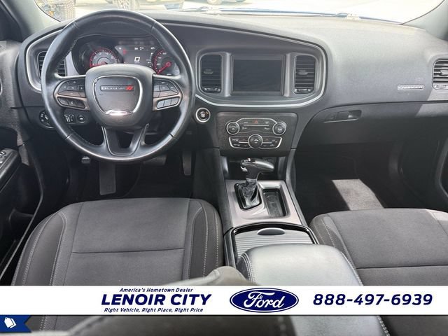 Used 2022 Dodge Charger SXT w/ Blacktop Package RWD image 15