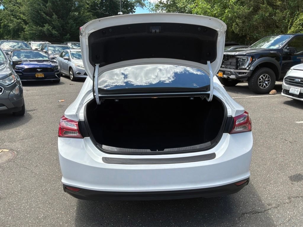 Used 2022 Chevrolet Malibu LT FWD image 19