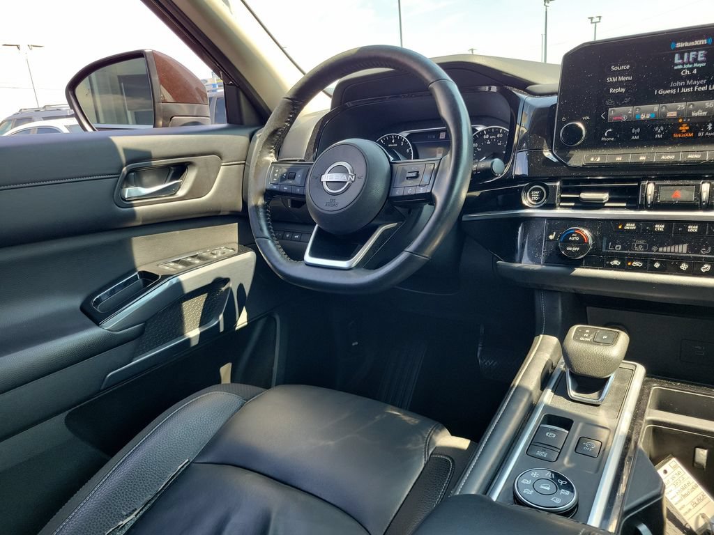 Used 2022 Nissan Pathfinder SL AWD/4WD image 13