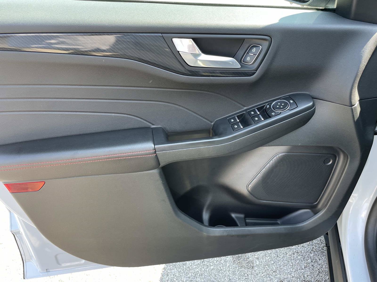 Certified 2025 Ford Escape ST-Line Select AWD/4WD image 17