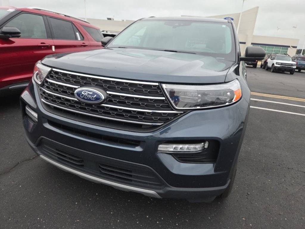 Certified 2024 Ford Explorer XLT w/ Equipment Group 202A AWD/4WD image 2