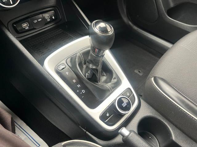 Used 2023 Hyundai Venue Limited FWD image 31