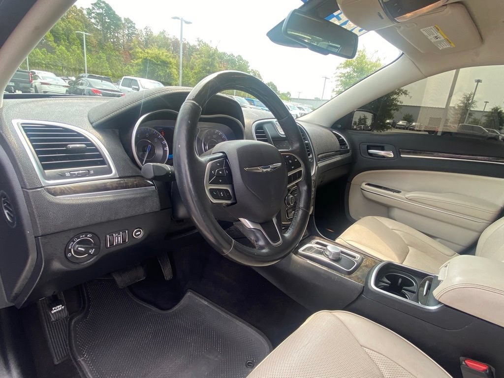 Used 2018 Chrysler 300 Limited AWD/4WD image 9