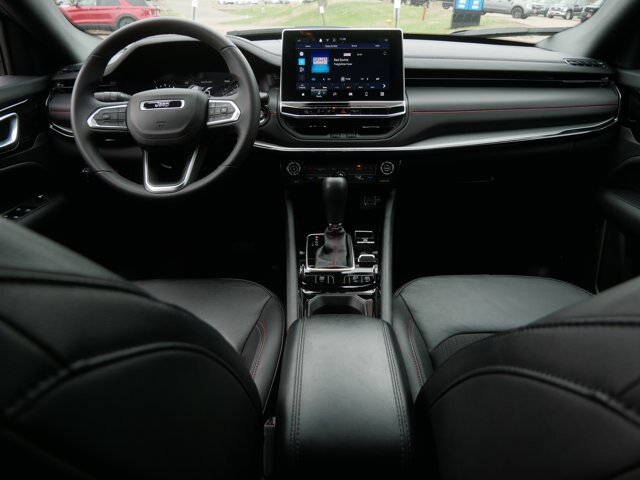 Used 2025 Jeep Compass Trailhawk AWD/4WD image 19