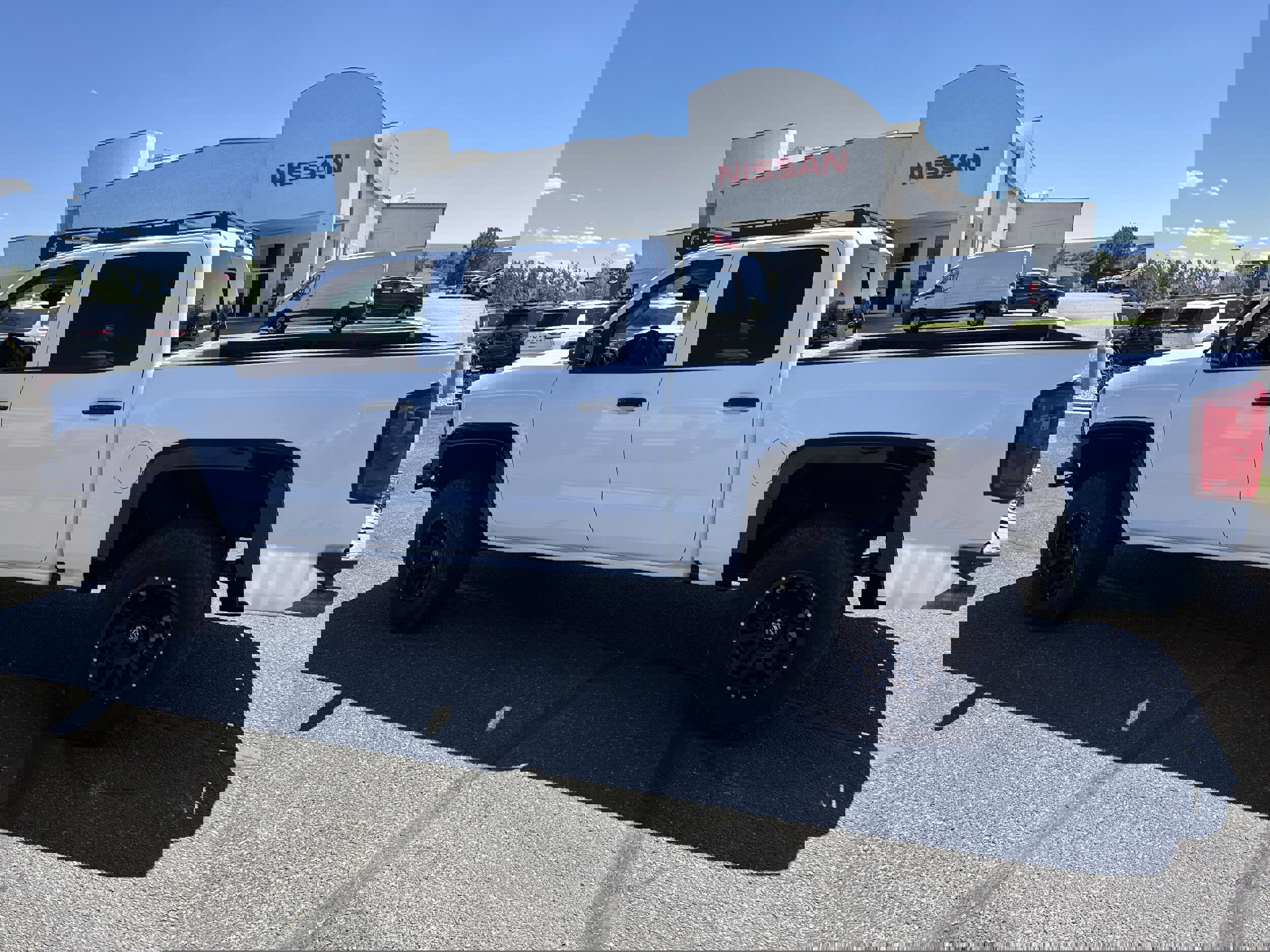 Used 2018 Chevrolet Silverado 1500 LTZ Z71 w/ Redline Edition image 2