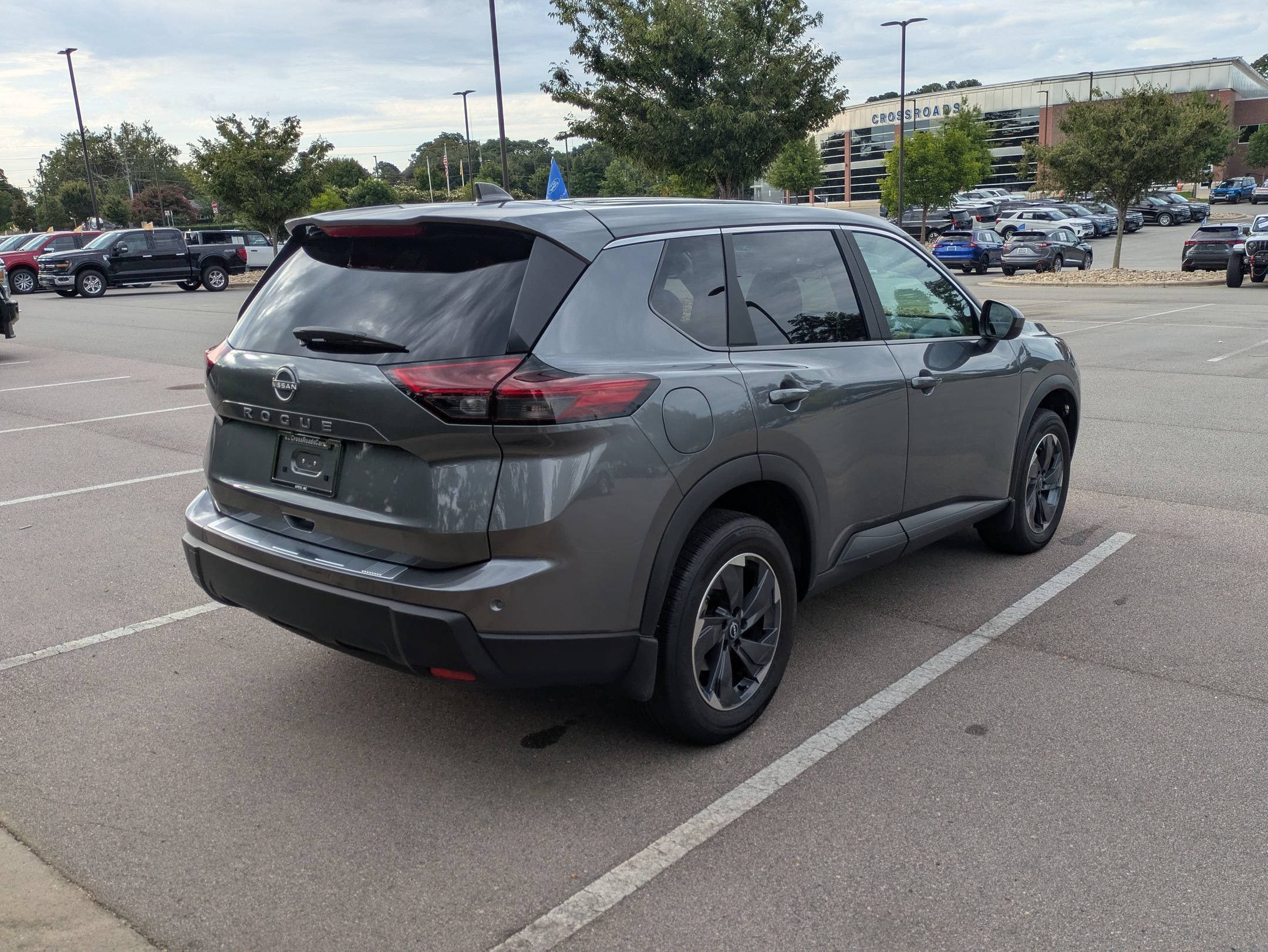 Used 2026 Nissan Rogue SV FWD image 4