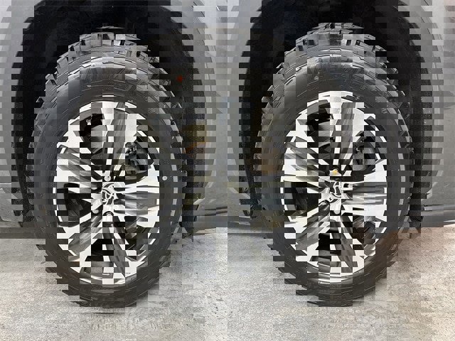 Used 2024 Toyota Highlander LE image 2