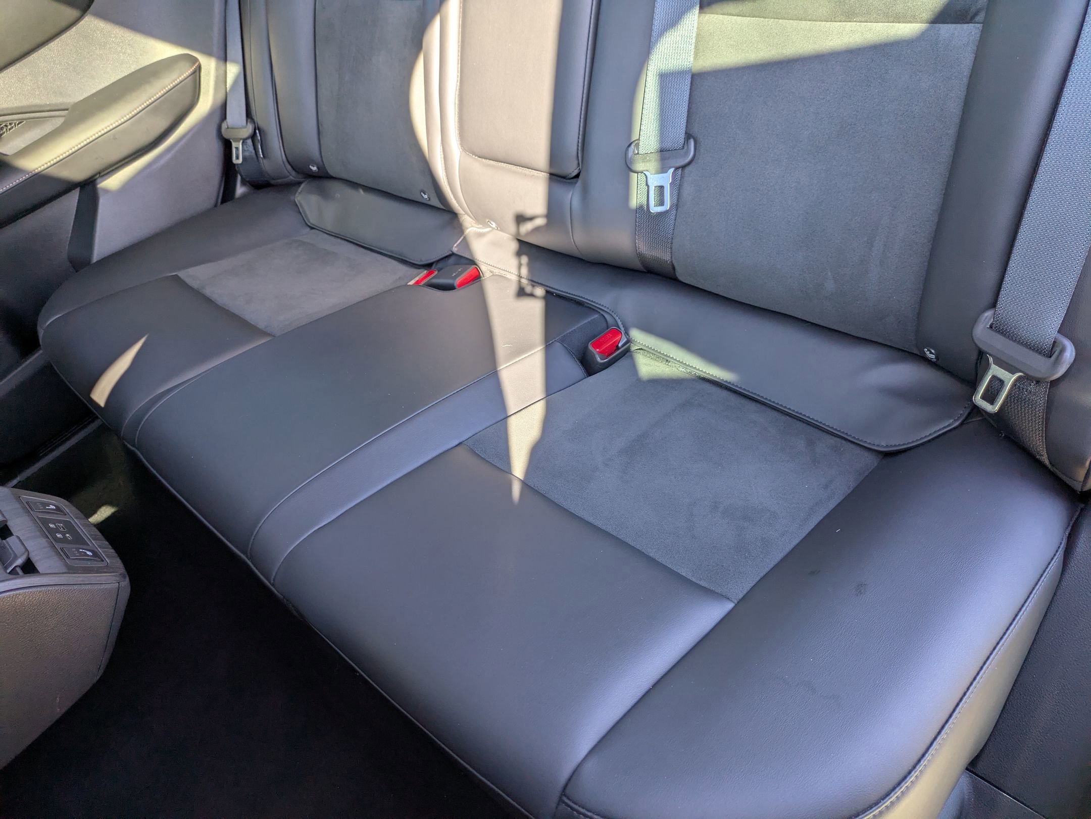 Used 2023 Nissan Ariya FWD image 29