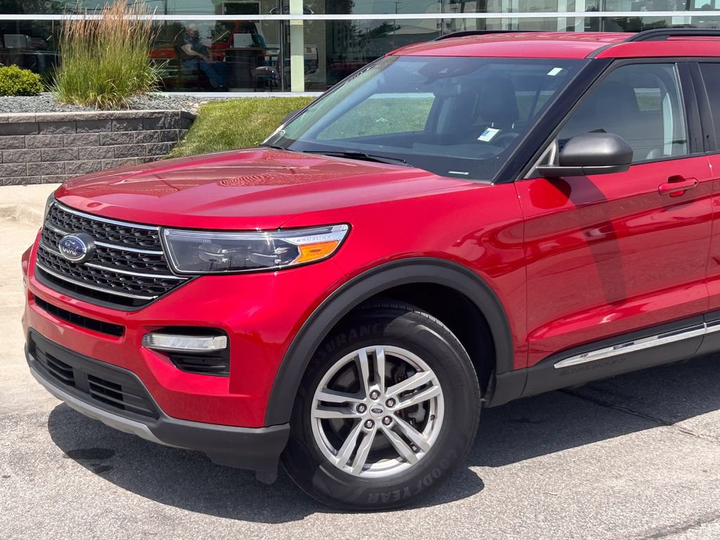 Certified 2023 Ford Explorer XLT w/ Equipment Group 202A AWD/4WD image 2