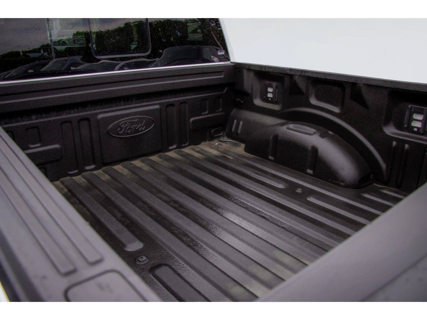 Certified 2025 Ford F150 Lariat w/ Equipment Group 501A Mid AWD/4WD image 5