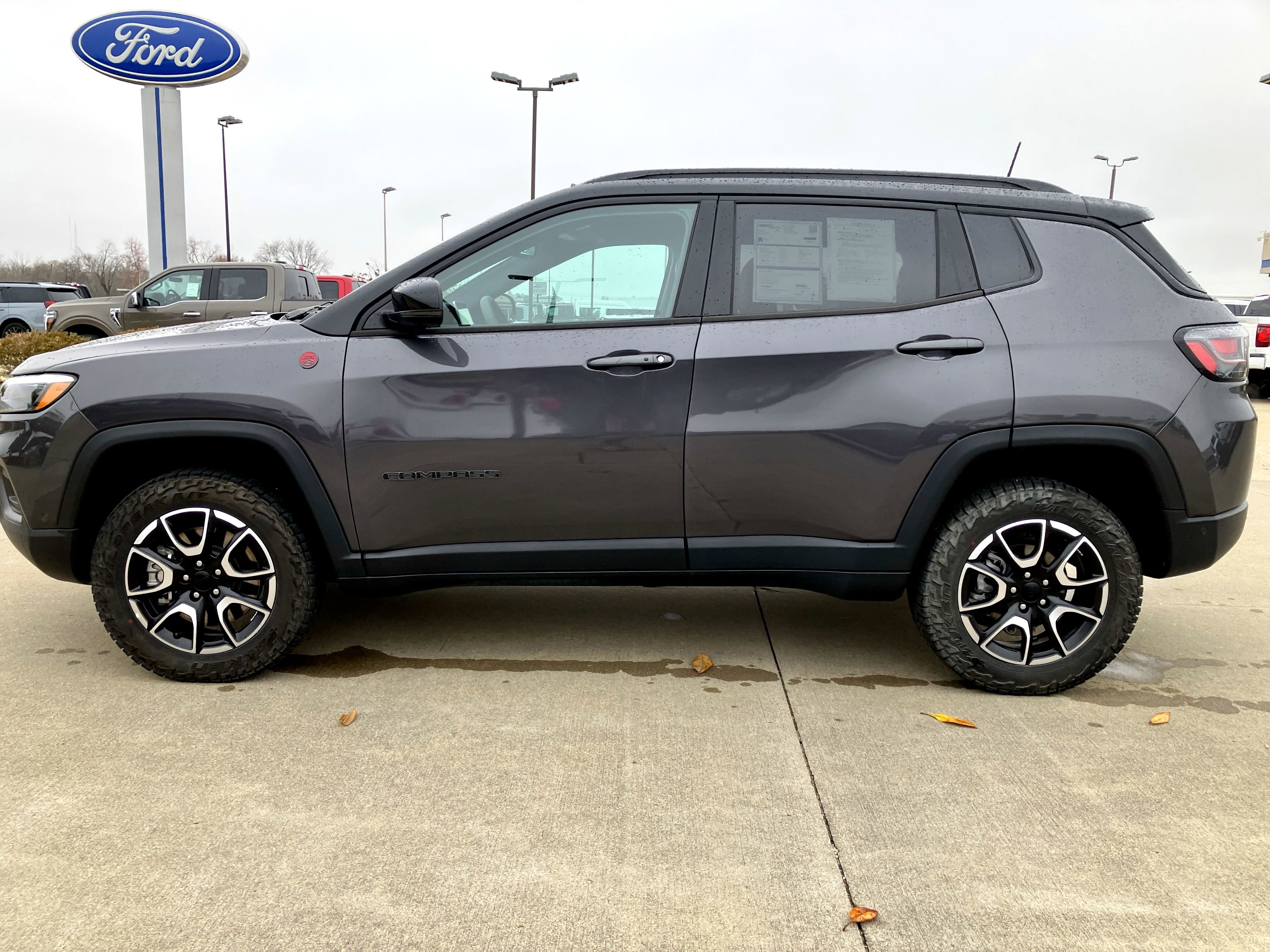 Used 2024 Jeep Compass Trailhawk w/ Trailhawk Elite Group image 2