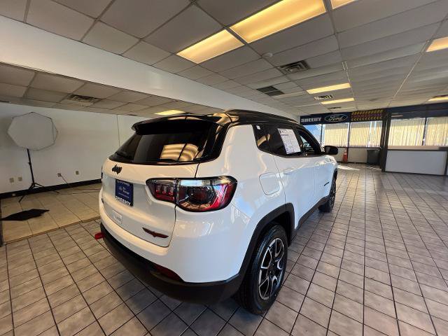 Used 2025 Jeep Compass Trailhawk AWD/4WD image 7