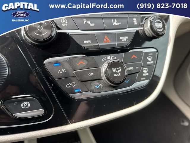 Used 2024 Chrysler Pacifica Touring-L FWD image 28