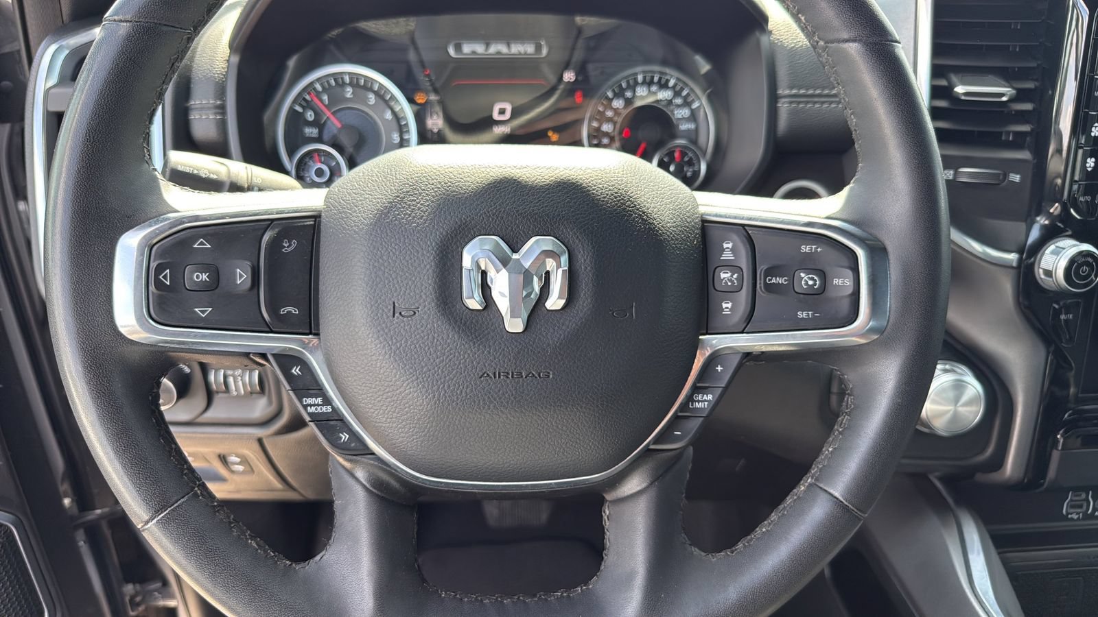 Used 2025 RAM 1500 Laramie AWD/4WD image 15