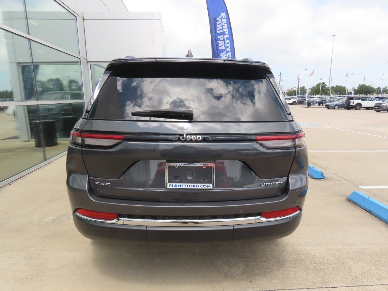Used 2024 Jeep Grand Cherokee Limited AWD/4WD image 12