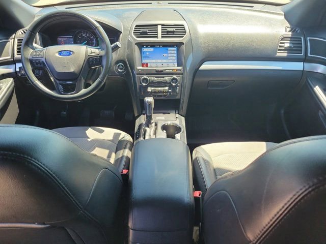 Certified 2017 Ford Explorer XLT w/ Equipment Group 202A FWD image 19