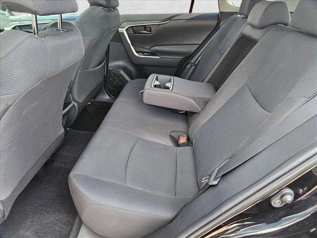 Used 2021 Toyota RAV4 LE AWD/4WD image 17