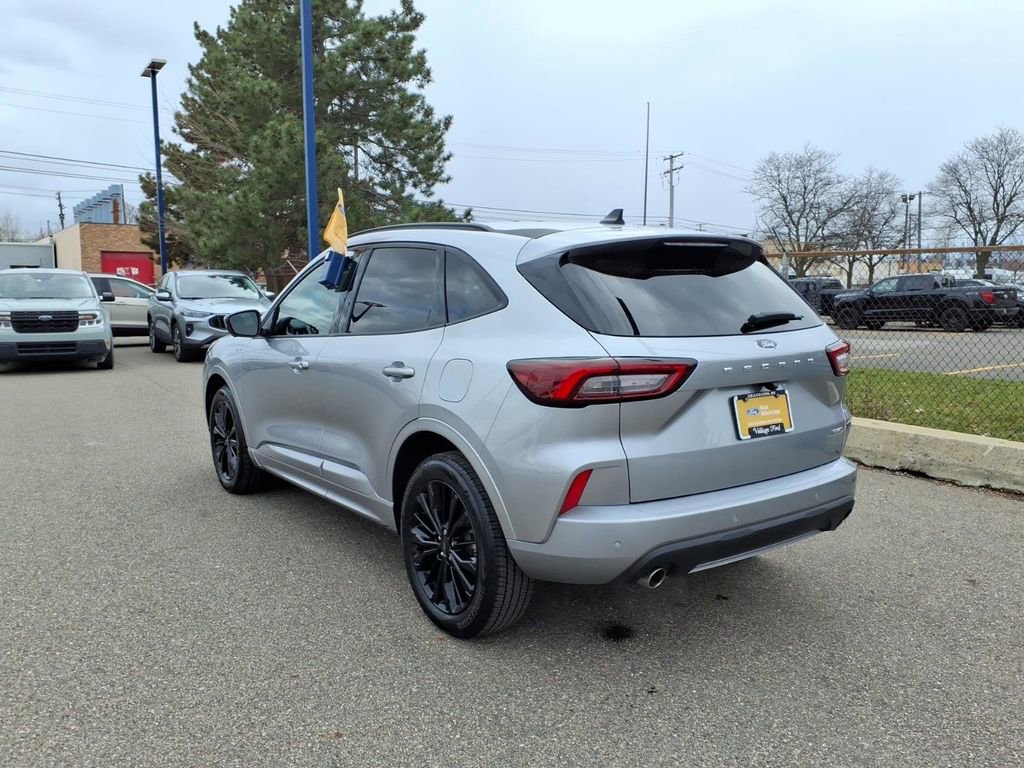 Certified 2023 Ford Escape ST-Line Elite AWD/4WD image 8