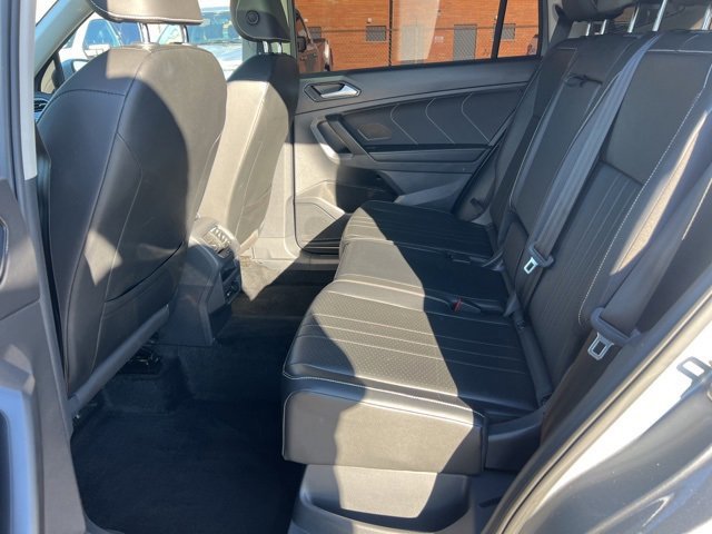 Used 2022 Volkswagen Tiguan SE w/ Panoramic Sunroof Package image 19