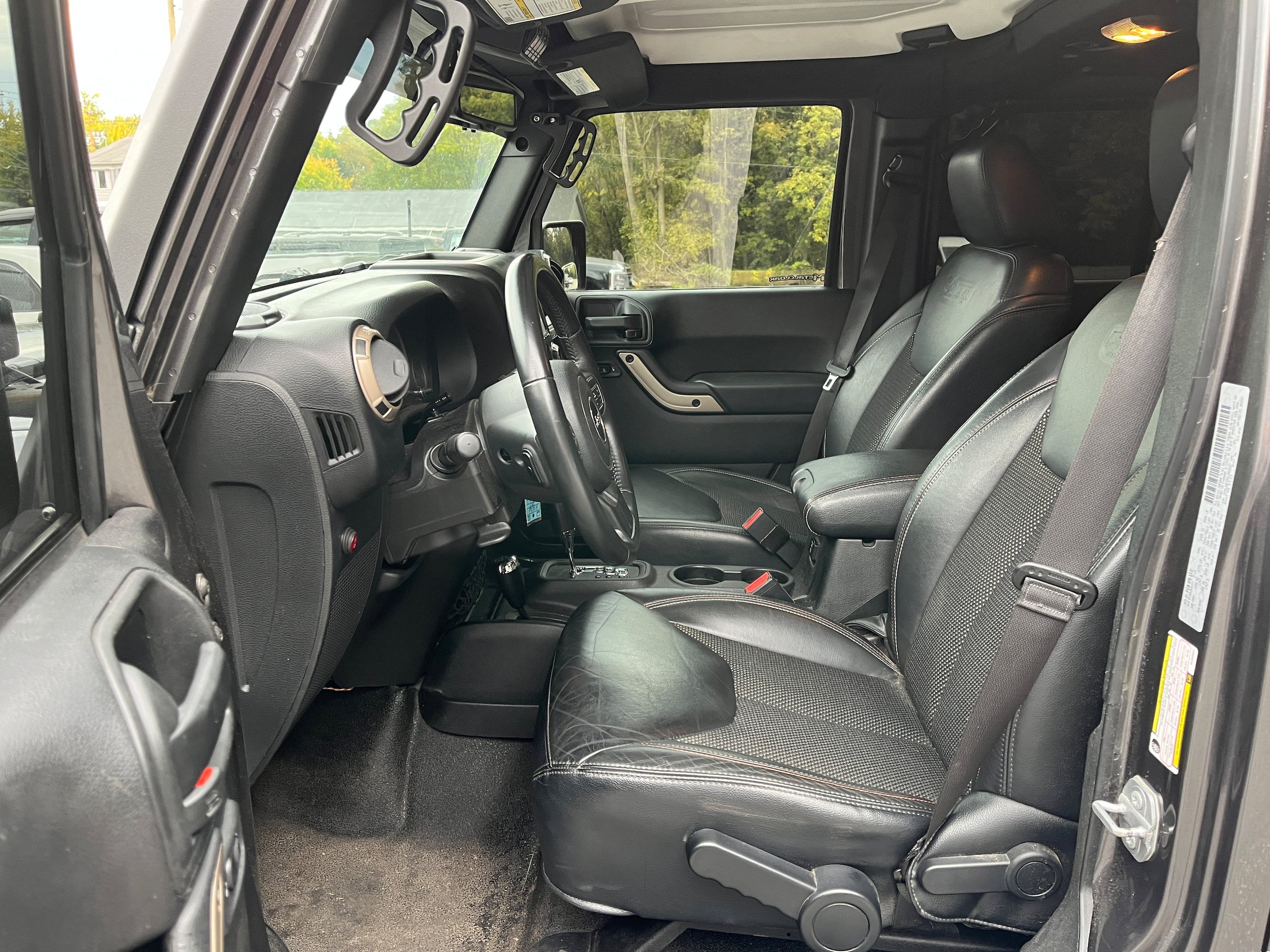 Used 2017 Jeep Wrangler Unlimited Sahara AWD/4WD image 12