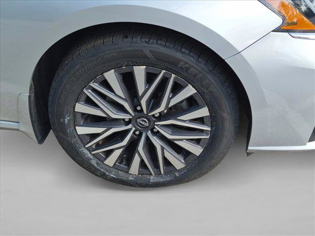 Used 2023 Nissan Altima 2.5 SV w/ SV Premium Package AWD/4WD image 9