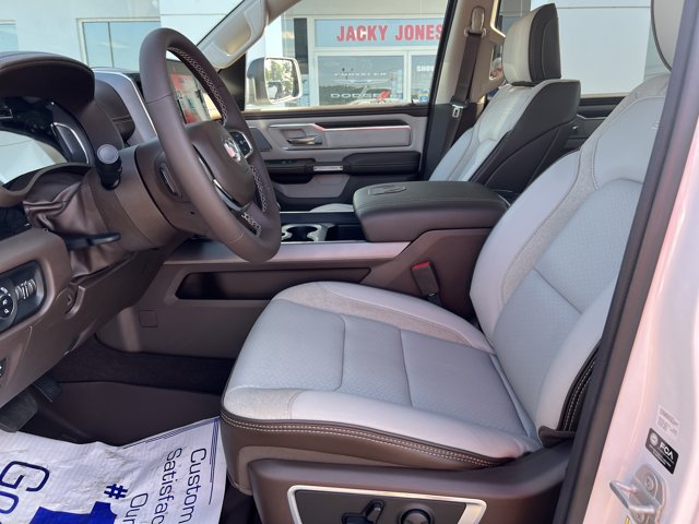 Used 2025 RAM 1500 Laramie AWD/4WD image 23