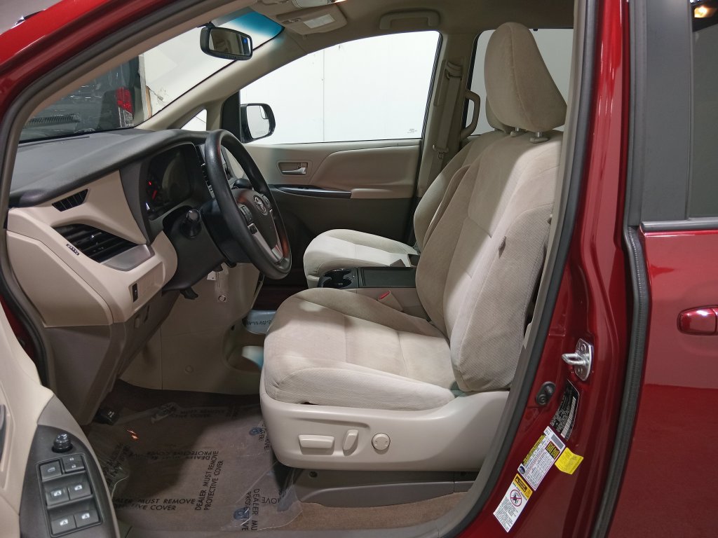 Used 2017 Toyota Sienna LE FWD image 16