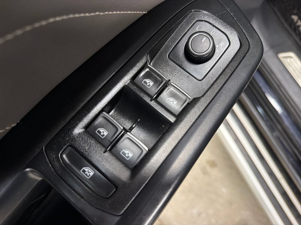 Used 2021 Volkswagen Atlas SE w/ Towing Package FWD image 17