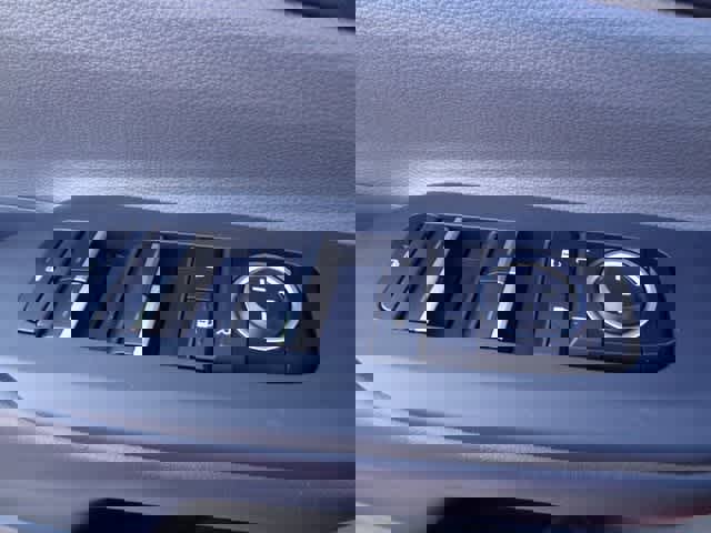 Used 2023 Toyota Prius XLE image 13