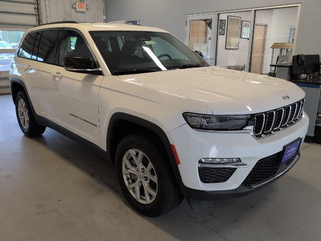 Used 2023 Jeep Grand Cherokee Limited AWD/4WD image 7