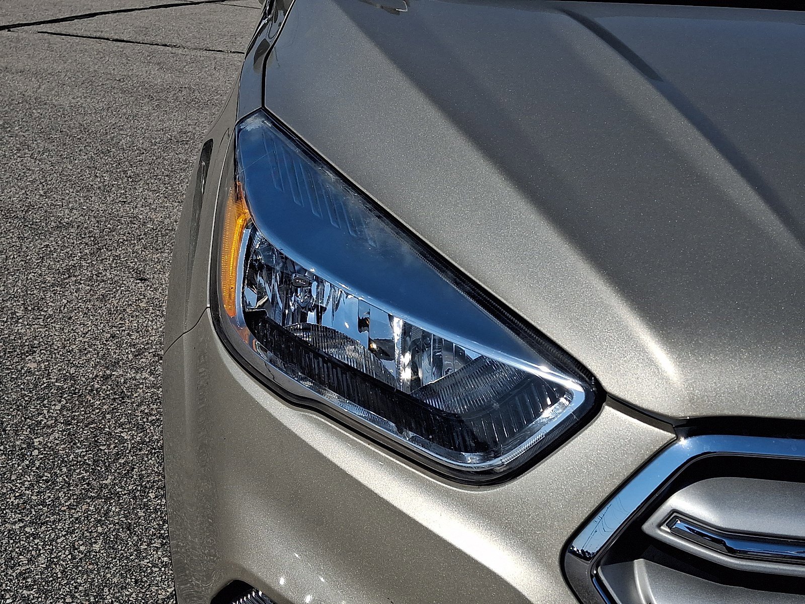 Certified 2018 Ford Escape SE w/ SE Sync 3 Package FWD image 8