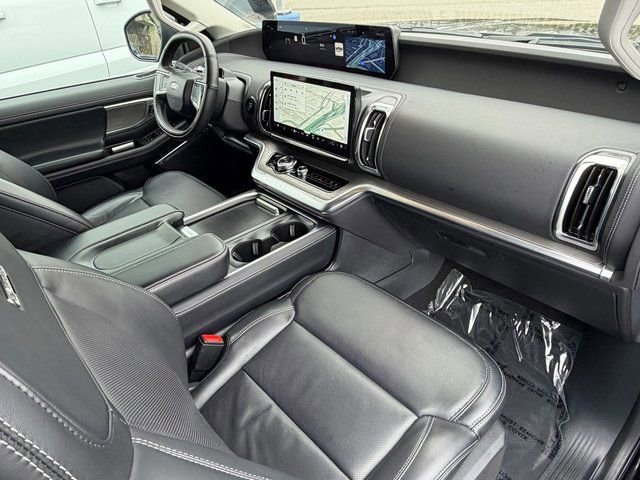 Certified 2025 Ford Expedition Platinum image 32