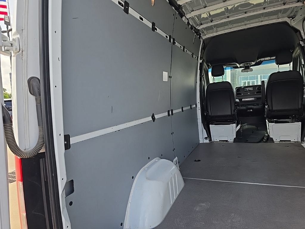 Used 2024 Mercedes-Benz Sprinter 2500 image 11