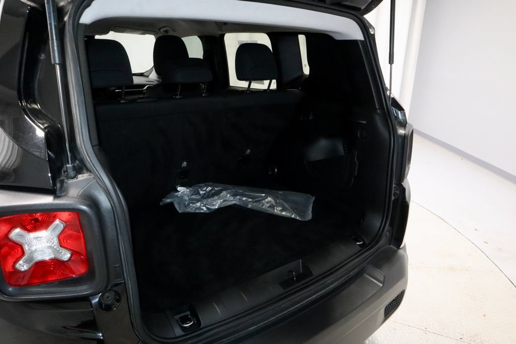 Used 2023 Jeep Renegade Latitude w/ Premium Group AWD/4WD image 13