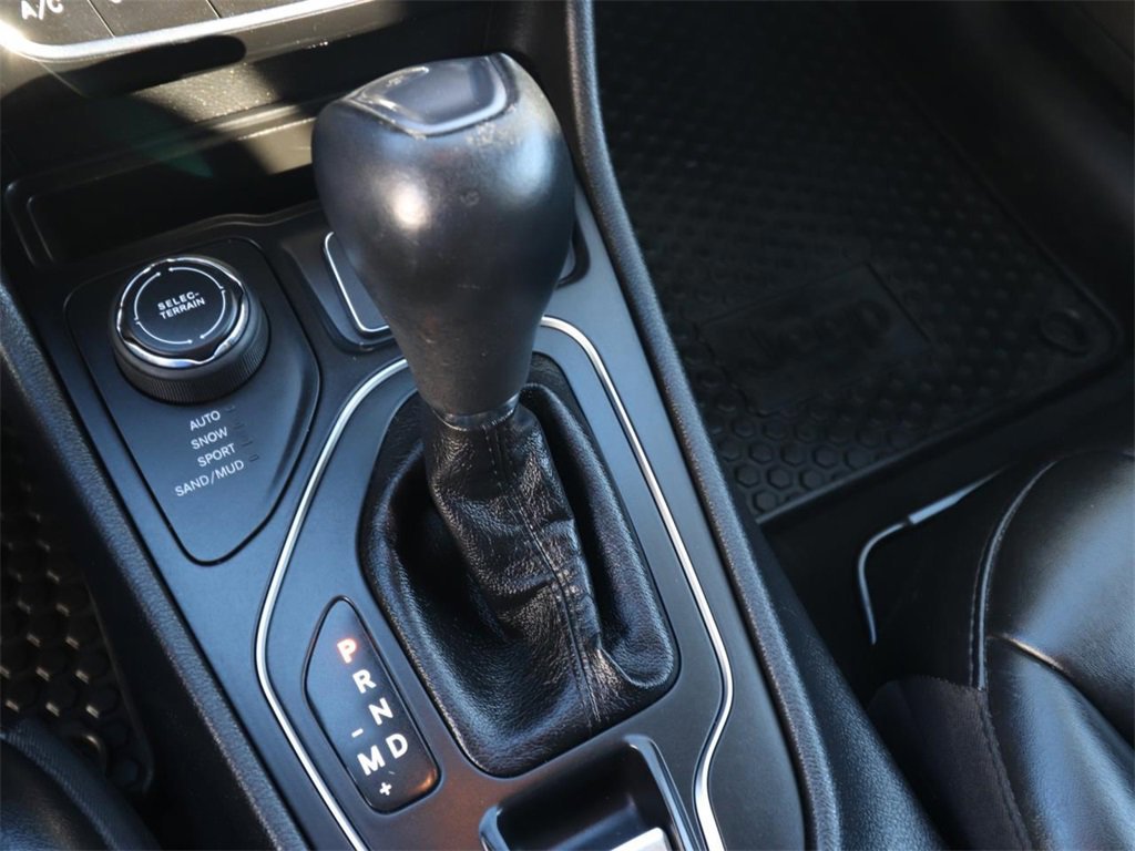 Used 2020 Jeep Cherokee Latitude Plus w/ Cold Weather Group image 21