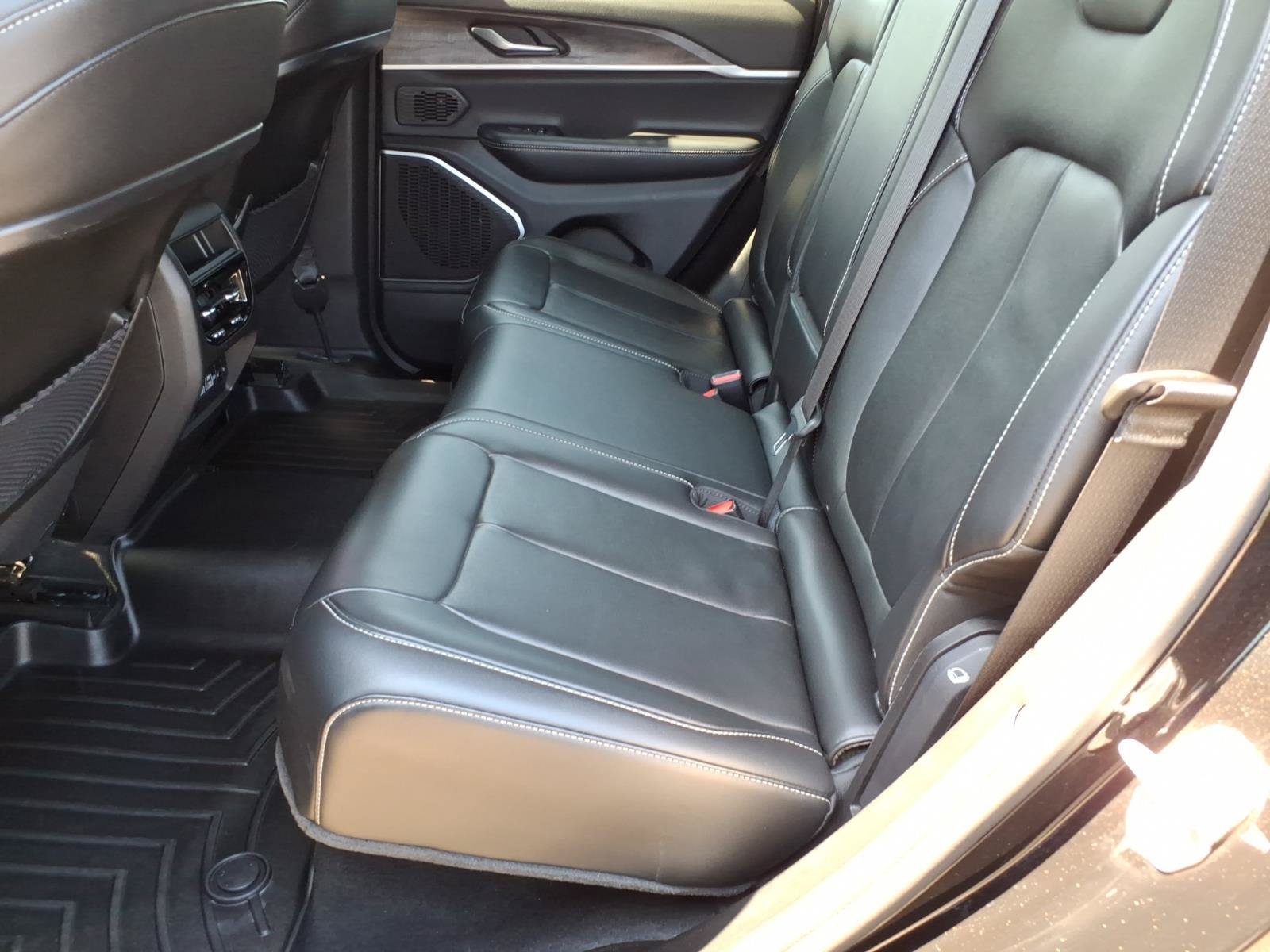 Used 2022 Jeep Grand Cherokee Limited AWD/4WD image 12