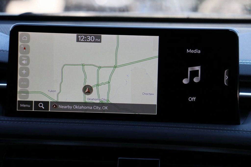 Used 2025 Genesis G70 2.5T image 25