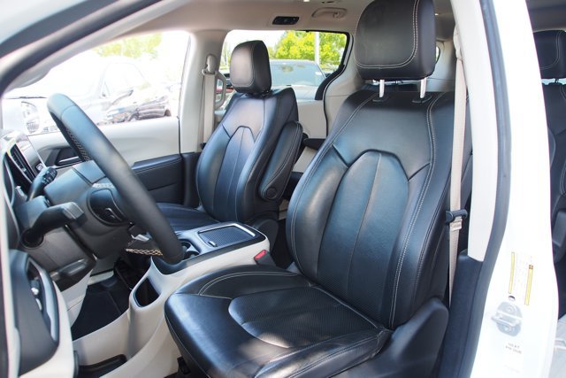 Used 2022 Chrysler Pacifica Touring-L FWD image 18