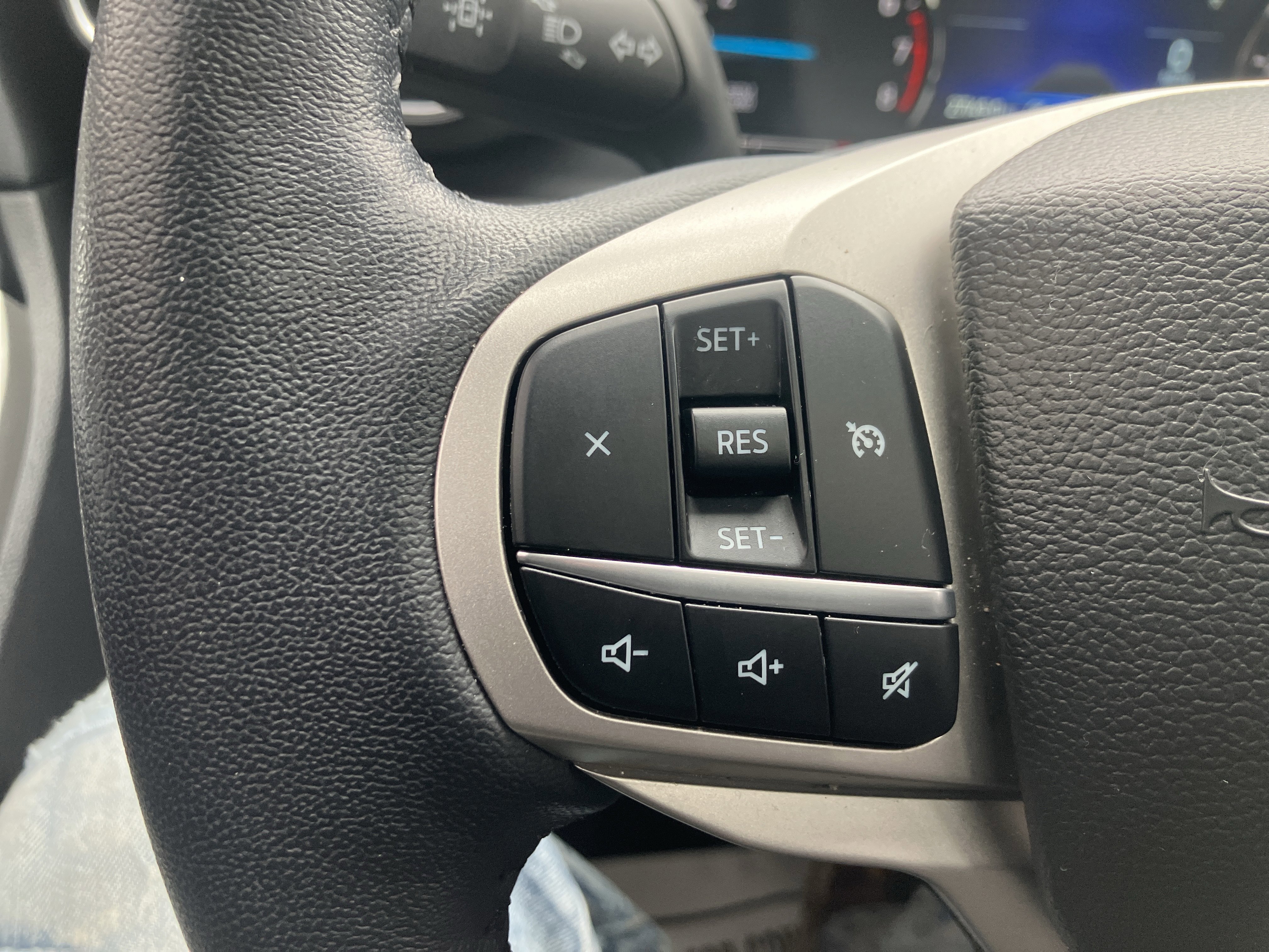 Certified 2022 Ford Explorer XLT w/ Equipment Group 202A image 25