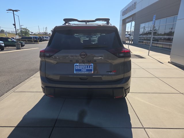 Used 2025 Nissan Rogue SV AWD/4WD image 4