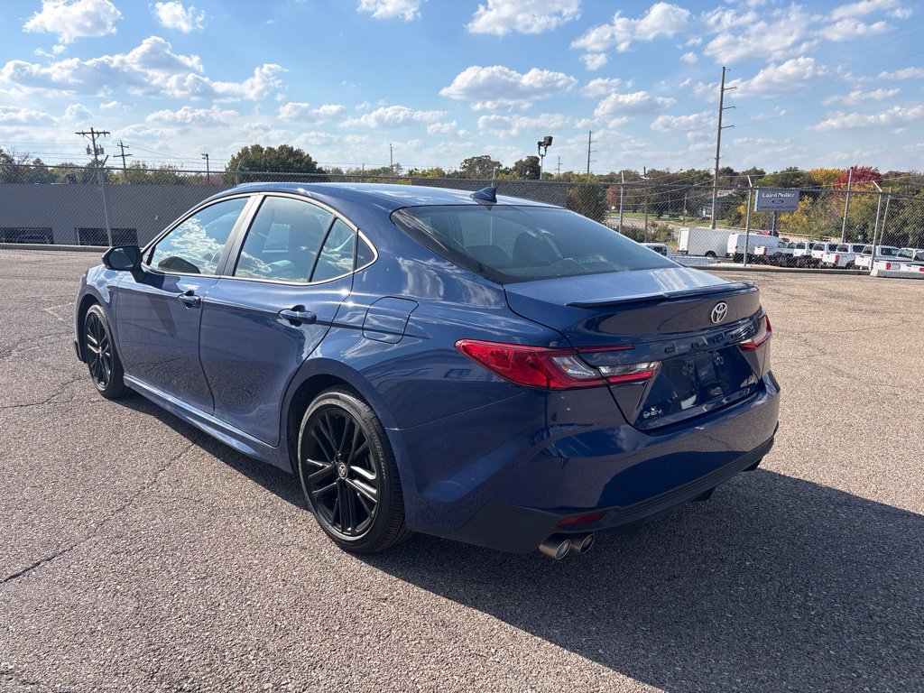Used 2026 Toyota Camry SE FWD image 5